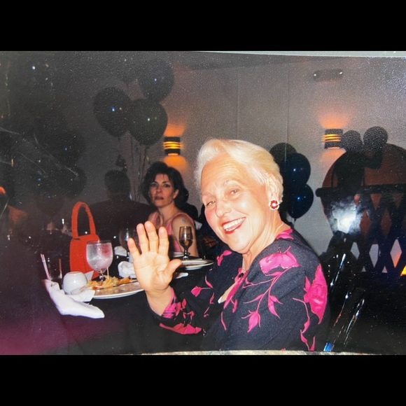 Meet your Posher, Linda - Picture 3 of 3